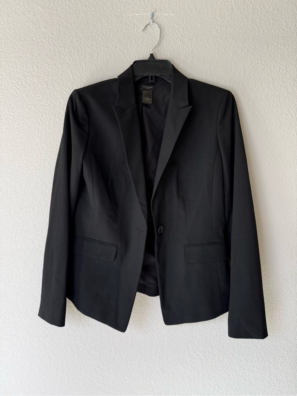Ann Taylor Black Tailored Single-Button Blazer